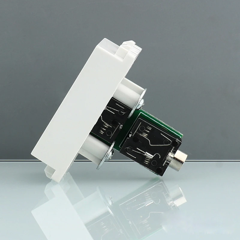 3.5mm Audio slot pic 4