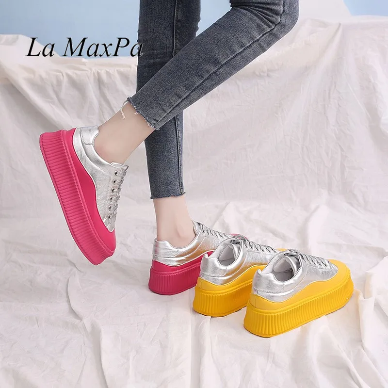 Женские кроссовки на плоской подошве разноцветные мокасины платформе 4 см без