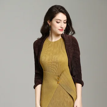

Miyake Wrinkled Neck Shawl Dual-purpose Spring and Summer New Air Conditioning Room Shawl