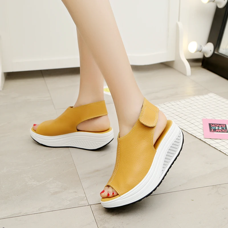 online 5 Estilos de Verão Das Sandálias Das Mulheres Cunhas Plataforma Sandálias Balanço de Couro Peep Toe Sapatos Casuais Sapatos de Caminhada Das Mulheres Sapatos Flats Tamanho 35 43