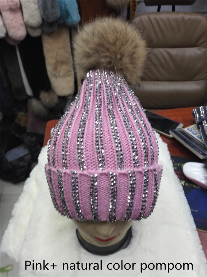 KNB013A, ручная работа, стразы, съемные, Skullies, зимняя теплая шапка для женщин, радуга, мех енота, помпон, вязаные шапки, шапочки, шапки - Цвет: pink
