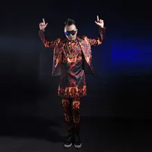 Мода года тонкие пожарные костюмы с принтом для Для мужчин мужской для пения, танцев Одежда стильный пиджак, жилет и брюки Костюмы комплект, костюмы для сцены