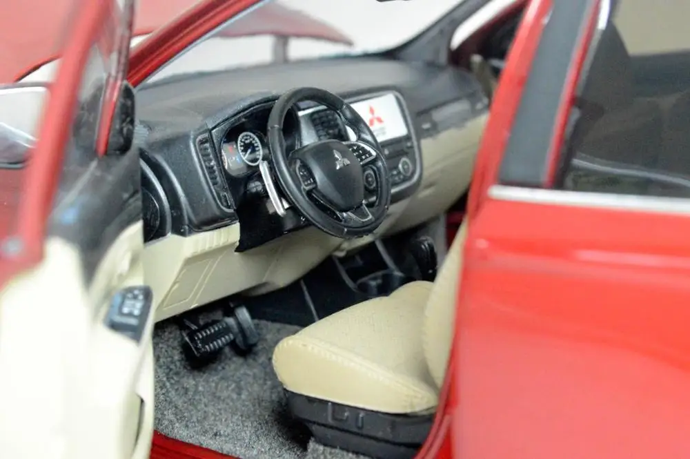 Paudi модель 1/18 1:18 Масштаб Mitsubishi Outlander красная литая модель автомобиля Игрушечная модель автомобиля открываются двери