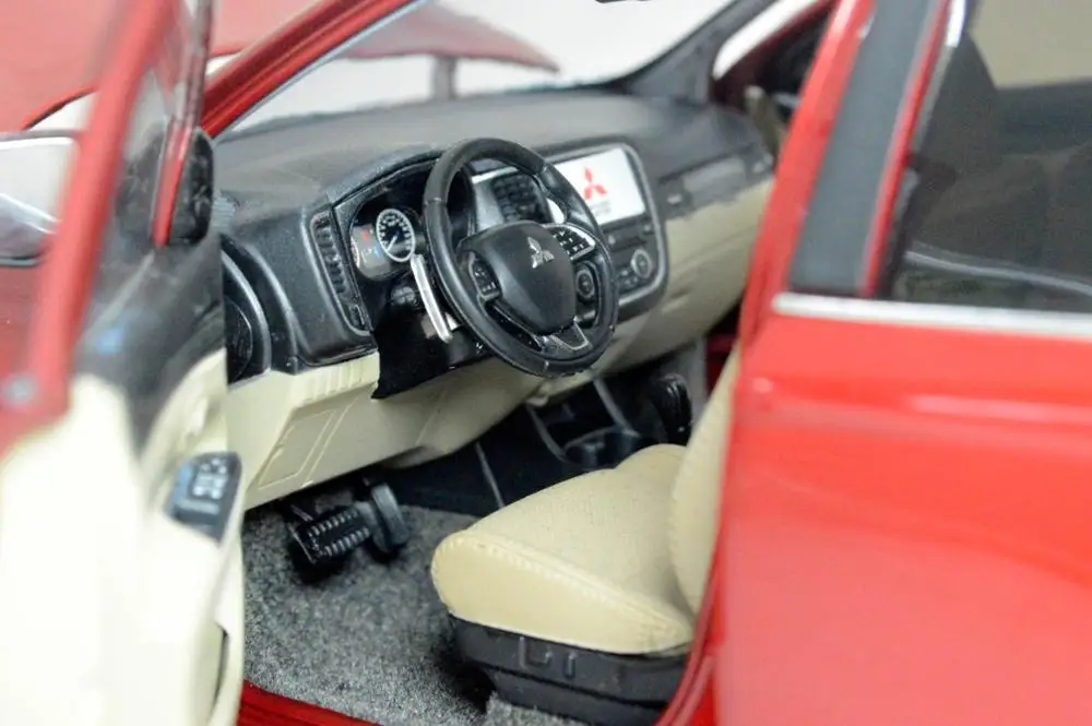 1/18 1:18 1 18 масштаб Mitsubishi Outlander 2016 красная литая модель автомобиля Игрушечная