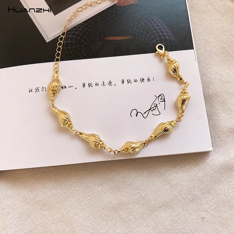 

HUANZHI Personality Bohemian Gold Metal Plated Conch Cowrie Shell Beading Design Bracelet For Women Travel Beach Jewelry Gifts