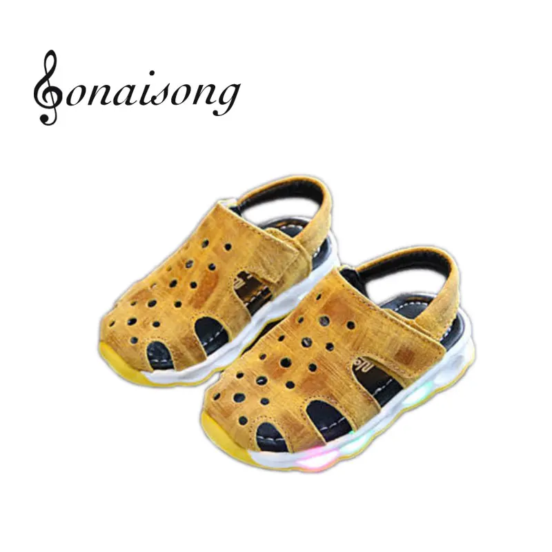 

Sonaisong 2017 Toddler summer style Brand children's sandals LED Lighted Flashing boys girls beach slippers kids shoes sandal