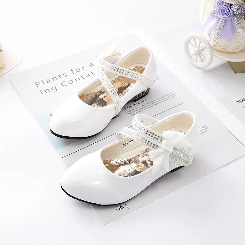 Белые кожаные туфли с цветочным узором; модельные туфли принцессы для маленьких девочек; вечерние туфли на высоком каблуке с большим бантом и стразами для детей 3-14 лет
