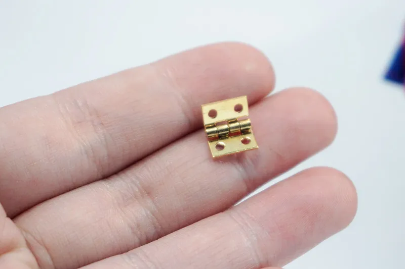 

Free Shipping cheap 20set/lot Mini 10mm*8mm dollhouse doll house model accessories small hinge small screw diy doll accessories