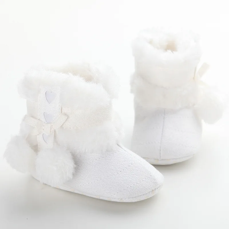 Милые зимние ботинки с помпонами модные мокасины с мягкой подошвой для малышей теплые ботинки для малышей Нескользящие ботинки для маленьких девочек - Цвет: White