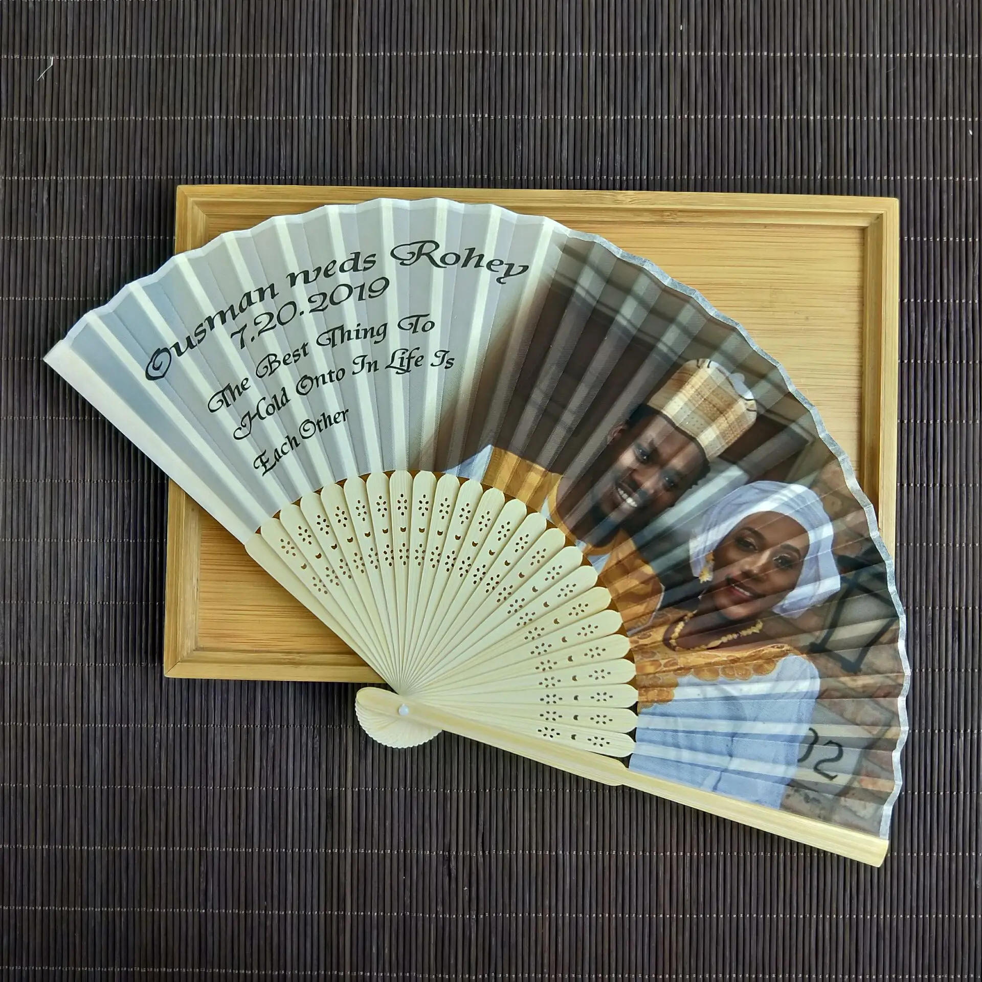 

100PCS Personalized Photo Bride & Groom's Name & Date Silk Wedding Hand Fan With Gift Box Bag Customized Wedding Gift And Favor