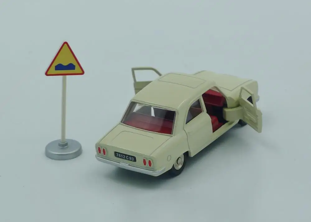 Автомобиль подлитый под давлением Atlas Dinky Toys 1428 PEUGEOT 304 Седан + 508 DAF 850 седан