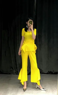 GRATIS VERZENDING Mode vouw pure color korte mouw T-shirt + leisure negen punten-bell bodem broek pak IN VOORRAAD GRATIS VERZENDING Mode vouw pure color korte mouw T-shirt + leisure negen punten-bell bodem broek pak IN VOORRAAD