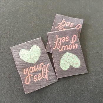 

Custom-Made High Density Beautiful Shiny Polyester Yarn Heart Woven Label