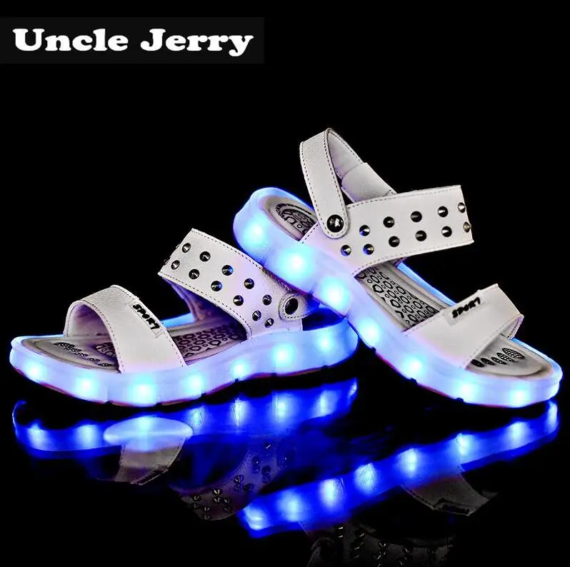 Сандалии UncleJerry Детские с зарядкой от USB светящиеся босоножки заклепками пляжные