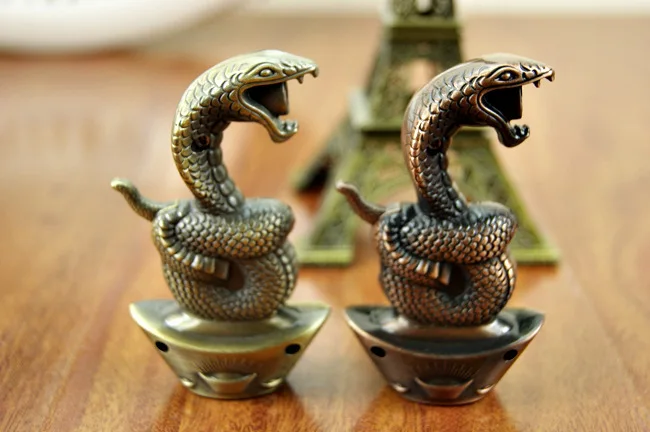 

New 1pcs Novelty gadget Lighters creative gift Snake Windproof Cigarette Lighter Smoking Smoke