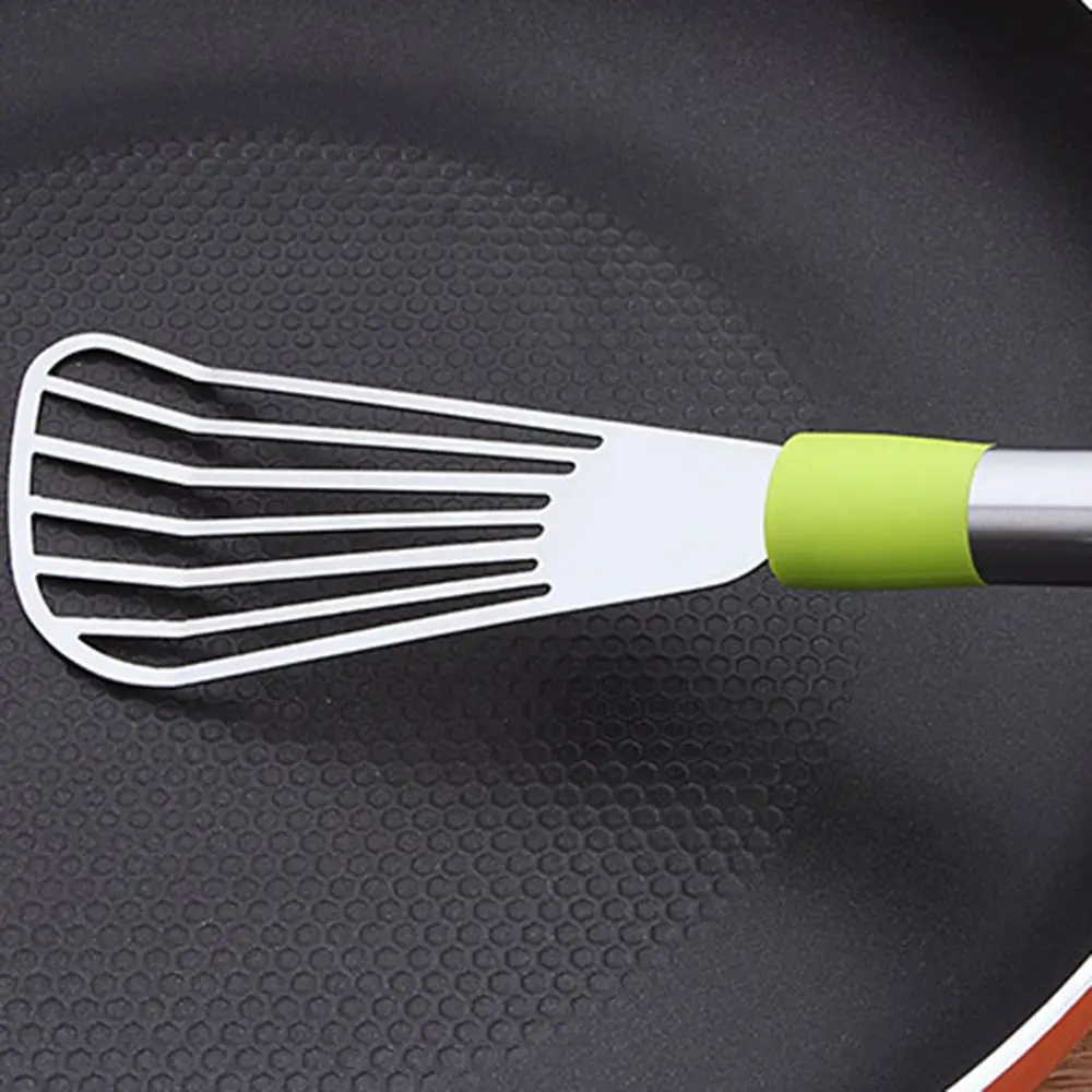 Из нержавеющей стали три цвета плоская лопатка для рыбы блинница Поворотная сковорода лопатка с отверстиями кухонный инструмент - Цвет: green