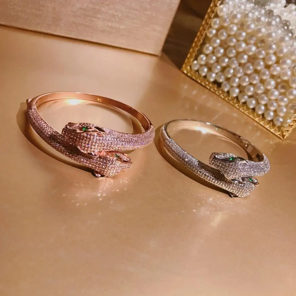 

Popular jewelry. New s925 sterling silver crossed Leopard head bracelet. Male and female bracelets. Luxury and nobility