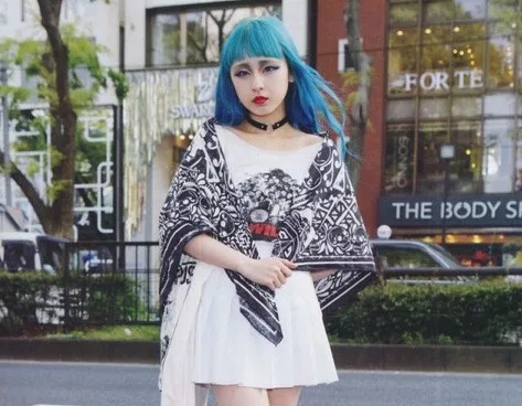 2584859490_1698660574