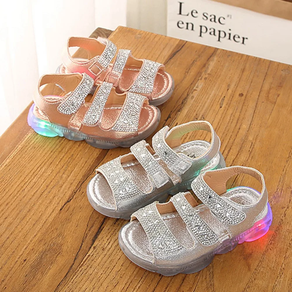 

Exquisite Children Baby Shoes Girls Pink&Silver Crystal Led Light Luminous Run Sport Sandals Sneakers Shoes 2019 Trend