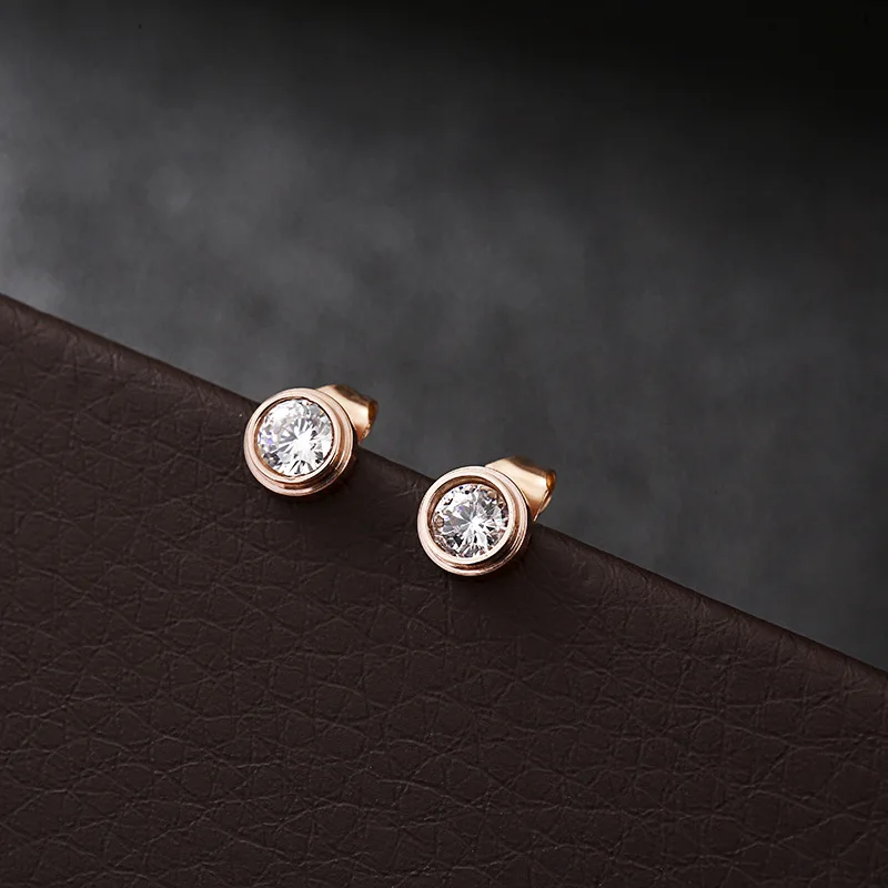 

2018 Medical titanium steel zircon earrings Size 5.5mm Crystal Cartilage Ear Studs ear Piercing Top Body Jewelry