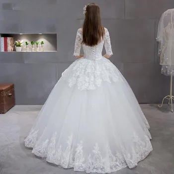 

2019 Newest Vintage Cheap Ball Gown Lace Half Sleeve Wedding Dresses Scoop Appliques Bridal Wedding Gowns China Dress