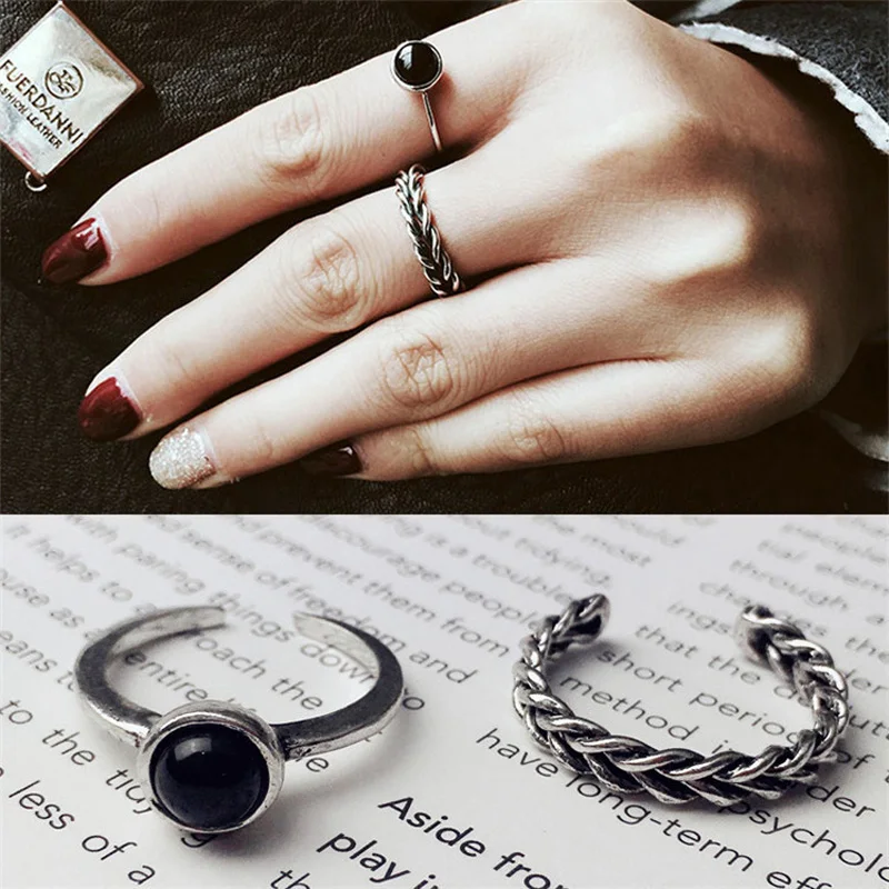 

Japanese and Korean Version of the Retro Twist Two Sets of Two Black Crystal Open Ring Finger Jewelry Female Influx of People