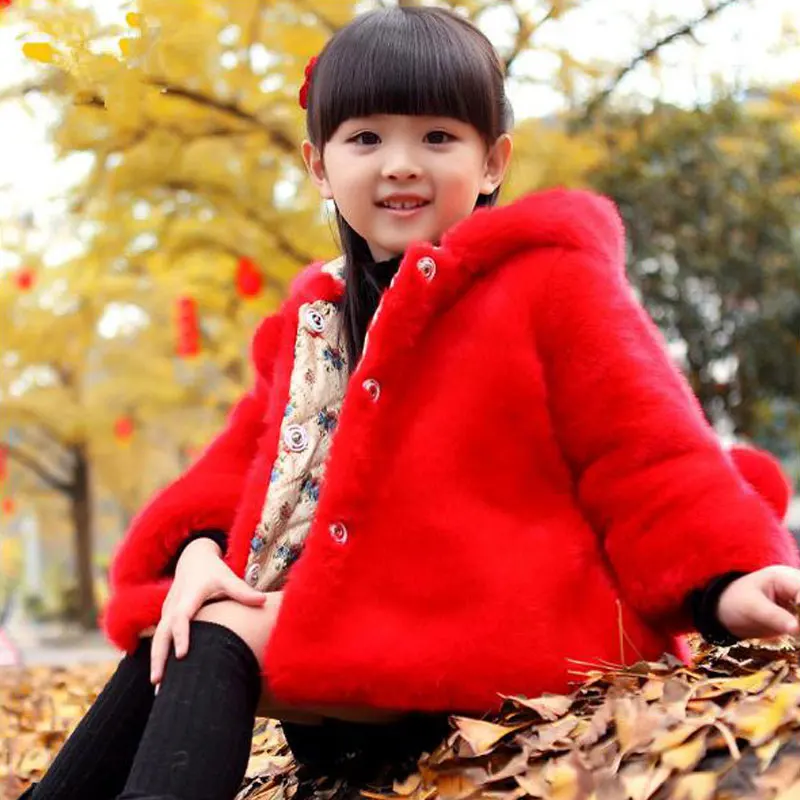 Плотная куртка для маленьких девочек пальто с мехом для девочек зимние куртки Осенняя детская куртка с капюшоном для девочек теплая меховая куртка зимние пальто с плюшевым мишкой - Цвет: red