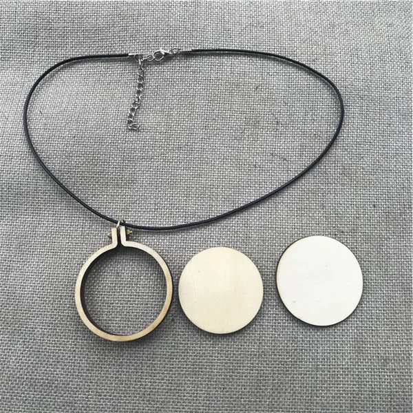 

WRMHOM Dia50mm Mini Embroidery Hoop Round Wooden Embroidery Frame 2 Inch Hand Stitching Hoop Cross Framing Hoop