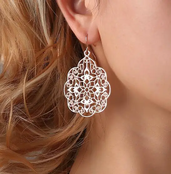 

604Elegant Temperament Hollow Minimalist Aulic Earrings Trendy Women Rhinestone Brincos Earrings Bijoux Jewelry Gift E5554