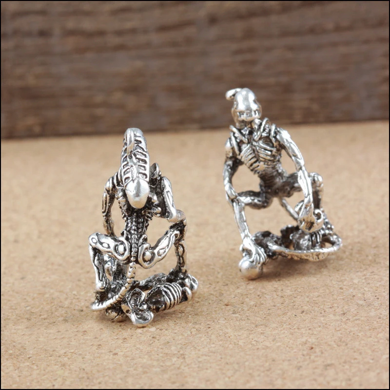 

1PC High Quality Antique Silver Handmade Alien Charms Bracelet Charms Necklace Pendants DIY Jewelry Accessories 31mm*16mm