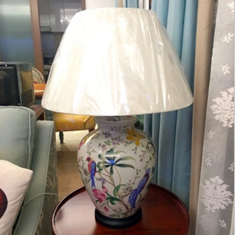 الراقية أوروبا الكلاسيكية رسمت باليد السيراميك الملونة Led E27 الجدول مصباح لغرفة المعيشة غرفة نوم الزفاف ديكور H 70 سنتيمتر 1746