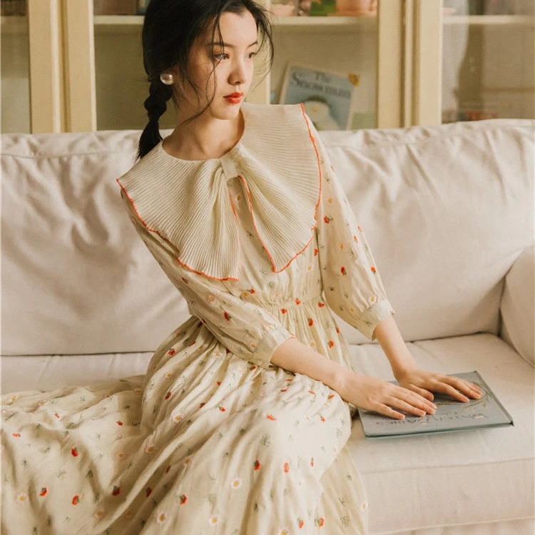 

New 2019 Spring Autumn Elegant Big Bow Collar Pleated Flower Overlap Embroidery Dress Women Vintage Princess Long Dress