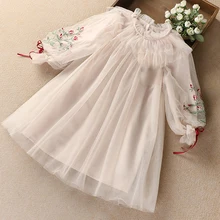 Платье для девочек Новинка года, осенние детские платья принцессы с длинными рукавами и цветочным рисунком для девочек, осенняя одежда для малышей милые кружевные платья