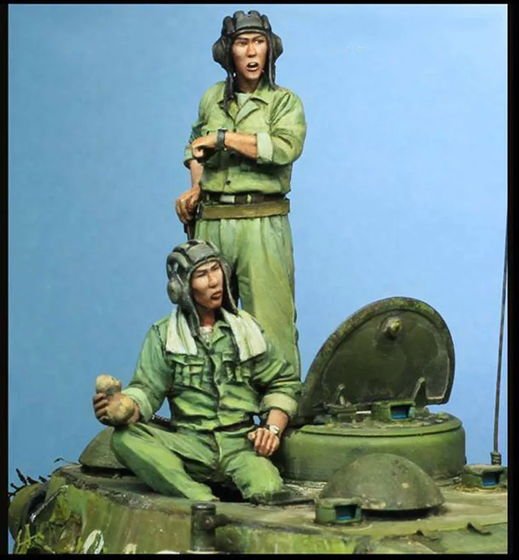 1/35 древний стенд человек(2 фигурки)(без машины) каучуковая фигурка модели наборы миниатюрный gk Unassembly Неокрашенный