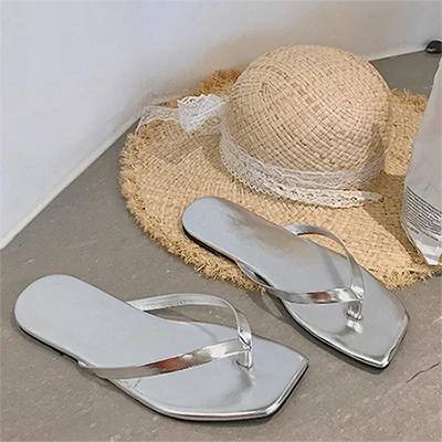 Цветные пляжные сланцы; Летние уличные тапочки; женские мягкие квадратные носки; женская обувь на плоской подошве; модные пляжные женские шлепанцы - Цвет: Silver