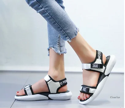 

Sandals female summer flat students simple wild 2019 new Korean version of the beach shoes summer net red sports sandals women