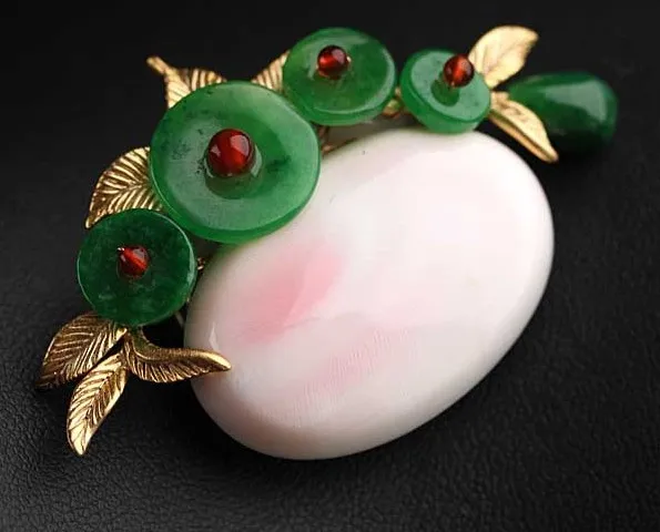 

Natural Shell Brooch Pin Pendant With Green stone Fashion Jewelry For Women Jewelry Free Shipping