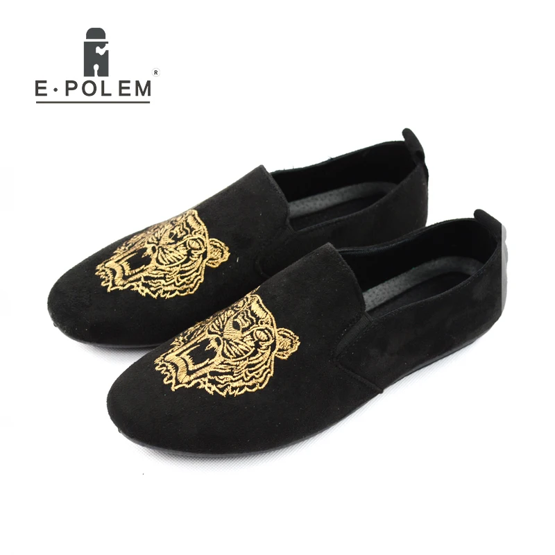 

2017 Mens Casual Loafers Shoes Fashion Summer Soft Slip On Moccasins Tiger Embroidery Soft Men Flats Gommino Shoes Black Grey