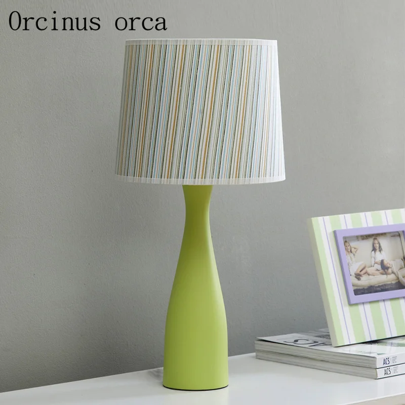 

European Garden solid wood desk lamp living room bedroom bedside lamp Nordic creative personality LED decorative table lamp