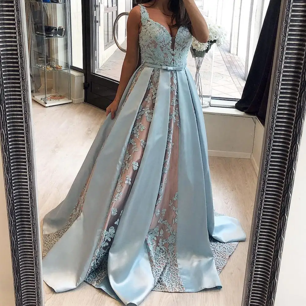 

Elegant 2019 Sky Blue A-line Lace Evening Gowns Appliques Long Prom Gowns Nude Lining Fashion Formal Party Gown