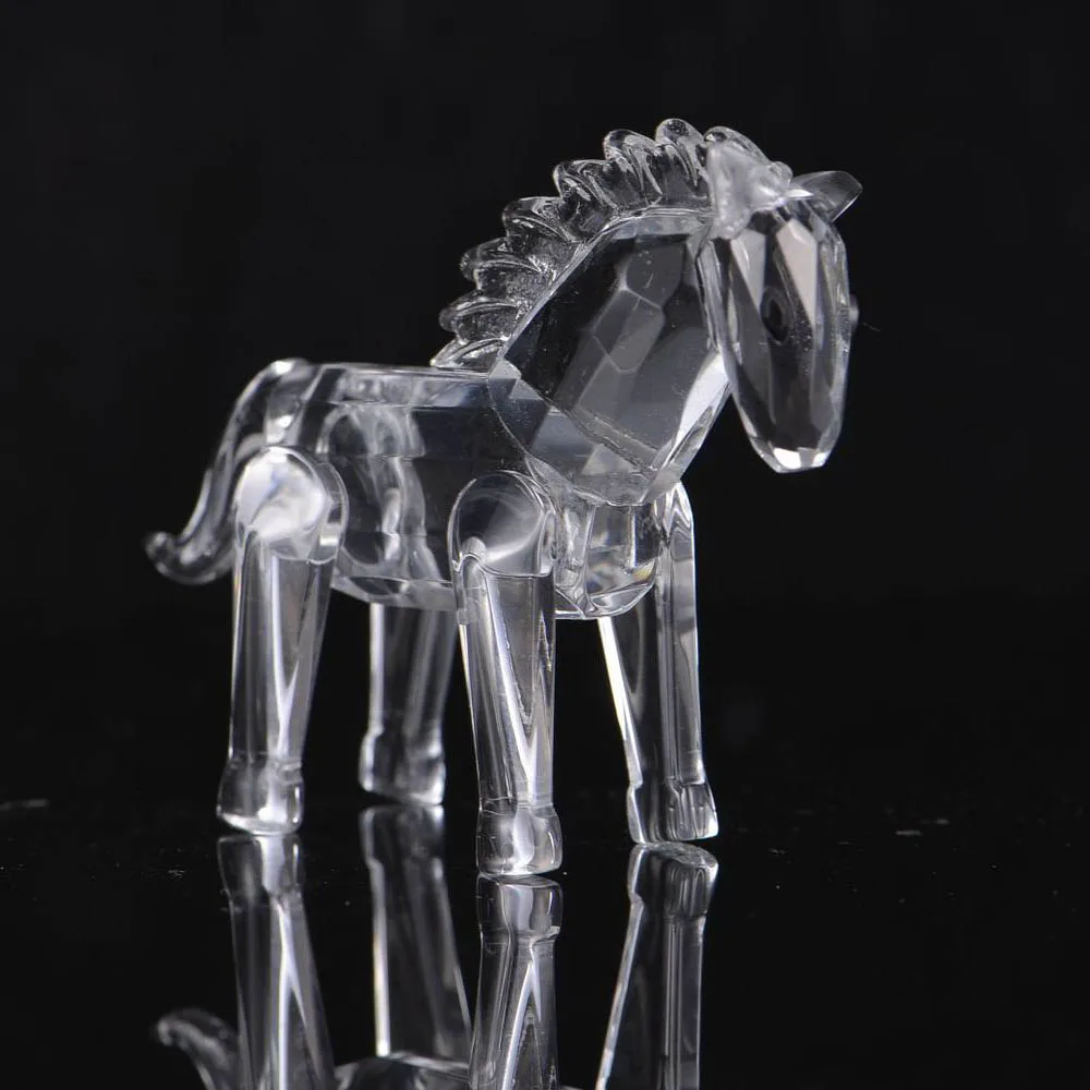 хрустальная статуэтка. статуэтки из стекла. хрустальные фигурки сваровски. хрустальные фигурки лошадей. хрустальная статуэтка.
