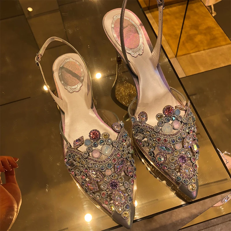 Пикантные летние туфли с острым носком; женские дизайнерские сандалии с украшением в виде кристаллов; женская свадебная обувь на плоской подошве; сандалии-гладиаторы с пряжкой и ремешком