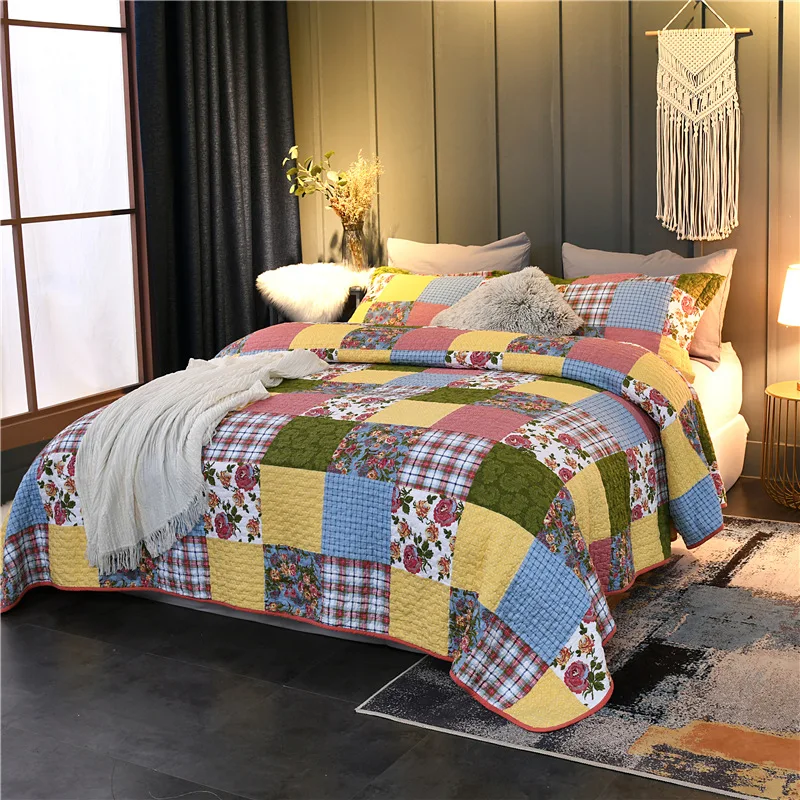 FAMVOTAR Luxury Vintage Plaid Floral Patchwork Quilted Bedspreads Cotton Floral Lightweight Quilted Reversible Coverlet Set