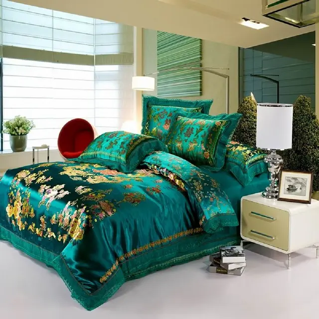 Luxurious Traditional Chinese Style Wedding Bedding Sets Red Embroidery