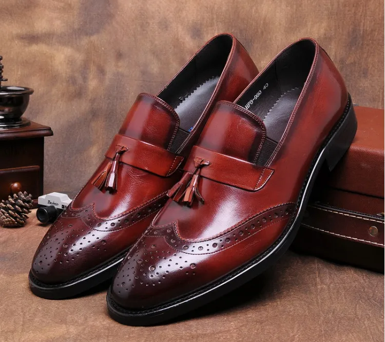 Для мужчин летние дышащие кисточкой из натуральной кожи слипоны Bruogue обувь Для мужчин с острым носком резные офисные туфли на плоской