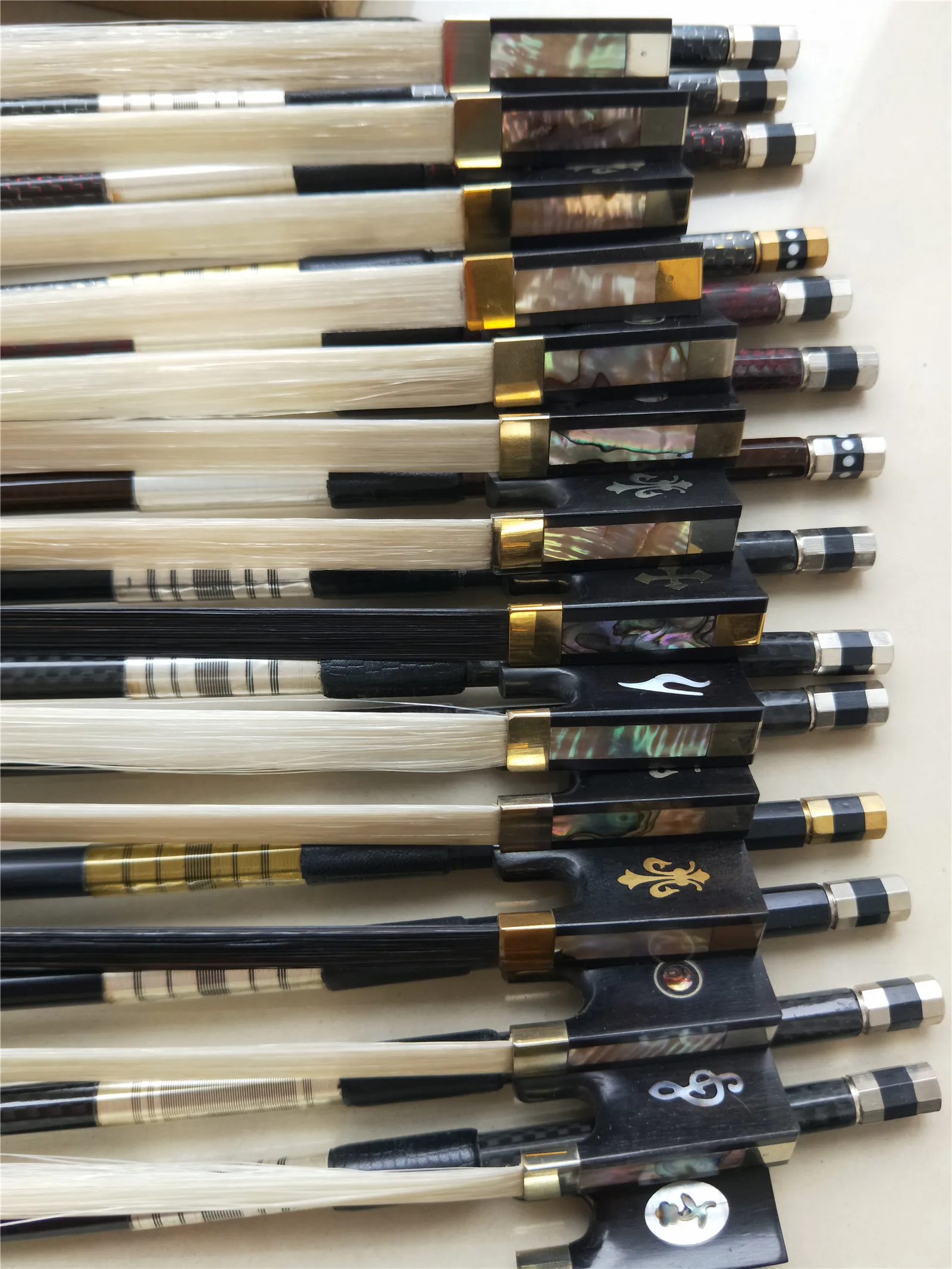 1 PC Carbon Fiber Violin Bow 4/4 Ebony Frog In Different Colors White Bow Hair