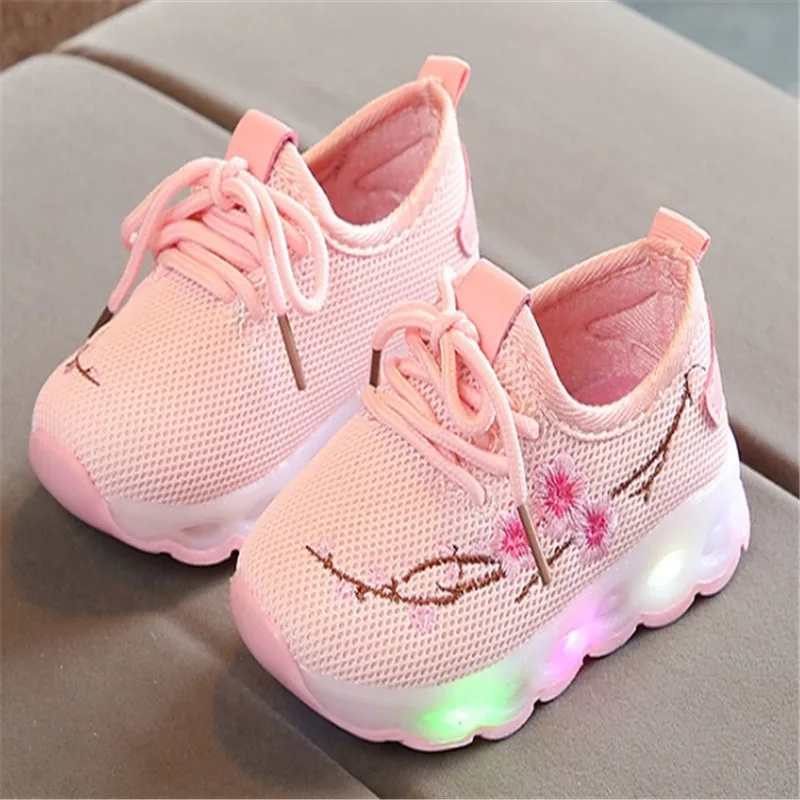Новинка; детская обувь со светодиодной подсветкой; обувь с цветочным рисунком для девочек; Светящиеся кроссовки для маленьких девочек;