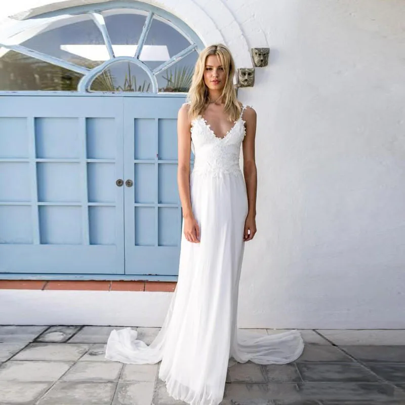 2016 Sexy Flowing Beach Wedding Dress Lace Appliqued Top Spaghetti