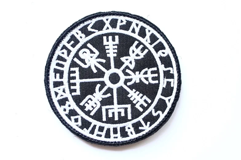 Викинг Компас Vegvisir тактическая нашивка Скандинавская Руна Aegishjalmr нашивка языческая Викинг металлическая языческая нашивка Viking Morale нашивка значок - Цвет: B