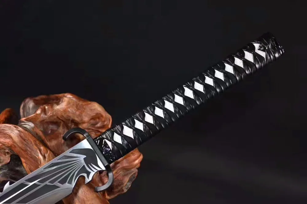 607